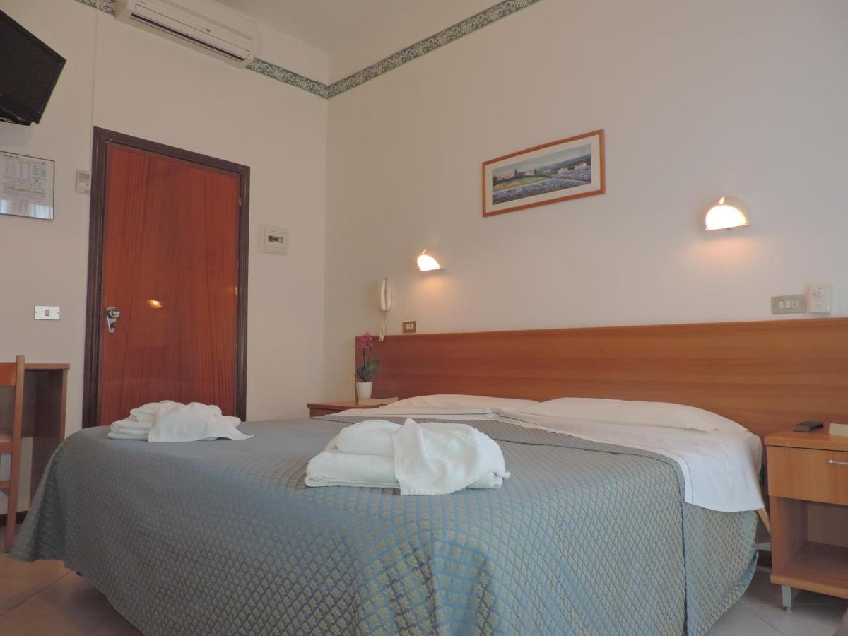 Hotel Liliana Rimini Kültér fotó