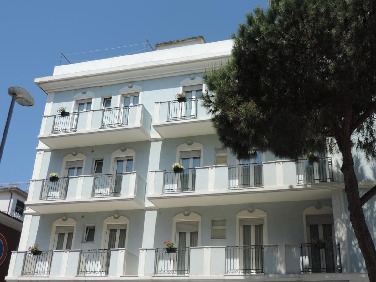 Hotel Liliana Rimini Kültér fotó