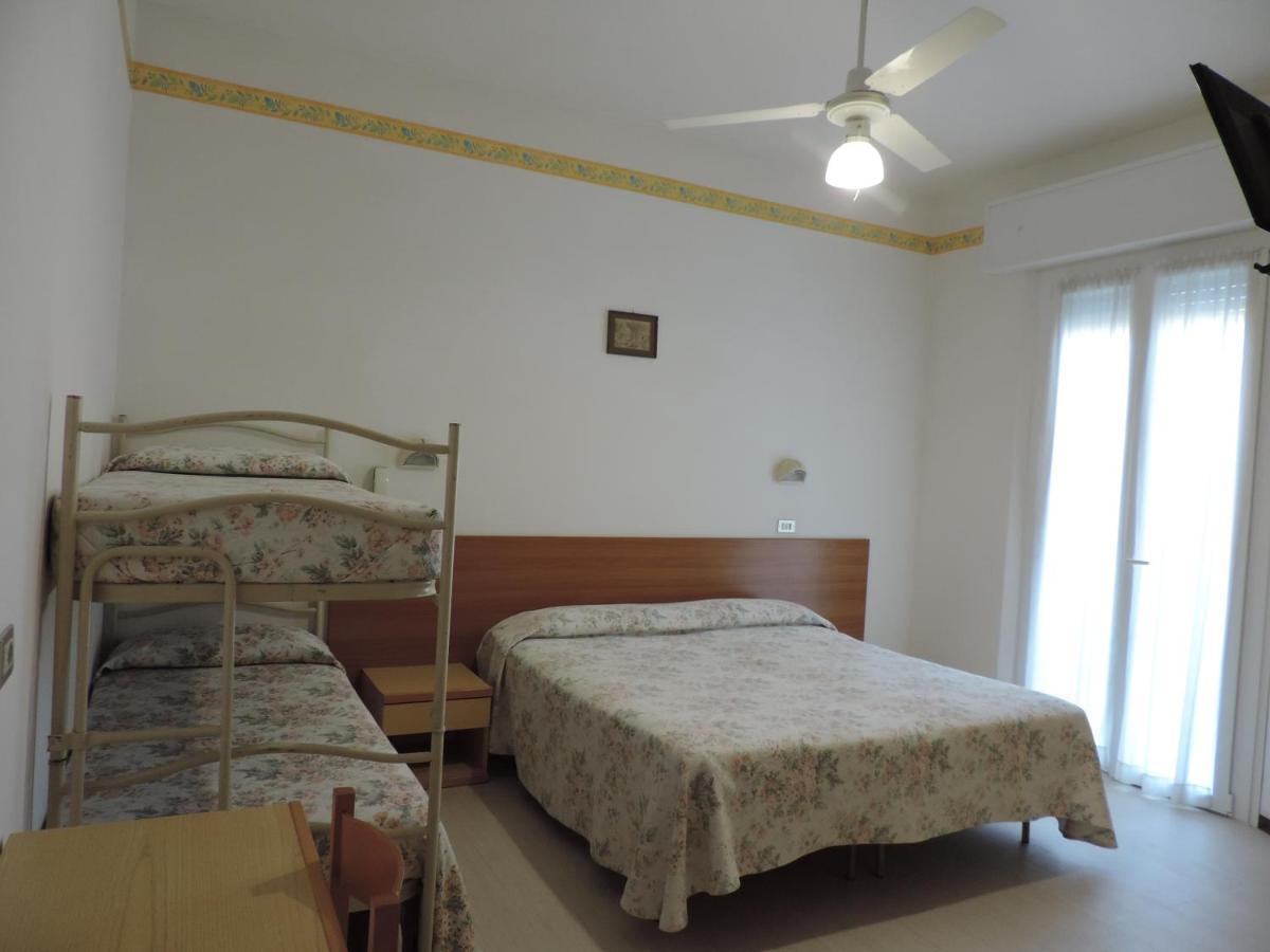 Hotel Liliana Rimini Kültér fotó