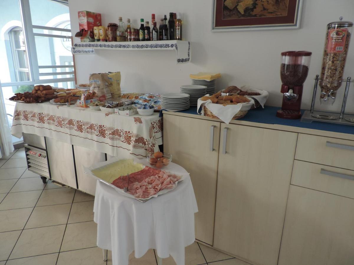 Hotel Liliana Rimini Kültér fotó