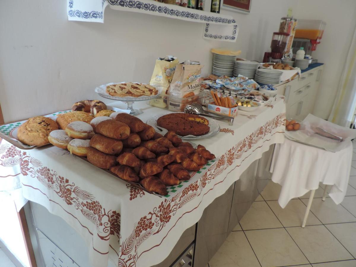Hotel Liliana Rimini Kültér fotó